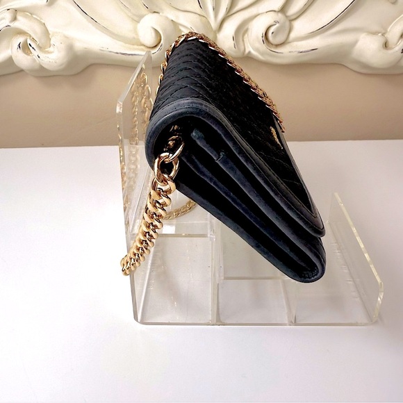 Prada Black Quilted Crossbody Bag with Gold Chain - Picture 3 of 16